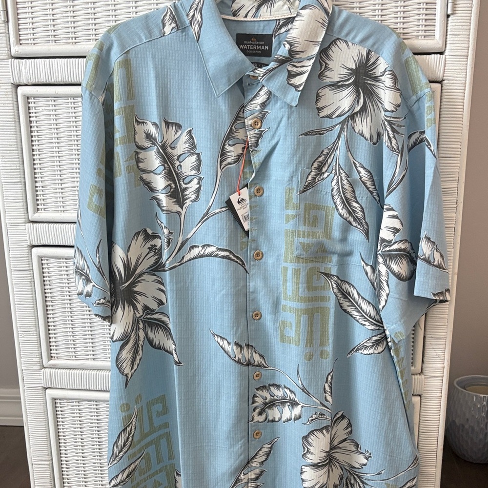 Quiksilver Blue and Gray Floral Men's Shirt